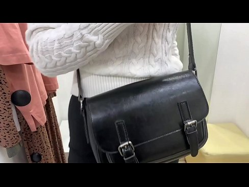 ❤️ Јавна мастурбација младе кучке ФералБерри са дилдом у соби за мерење ❤ Порно на sr.sexvideogif.ru ❤